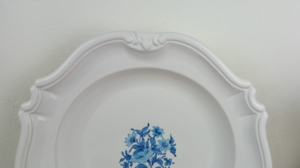 Grand plat en faïence de Moustiers n°11286