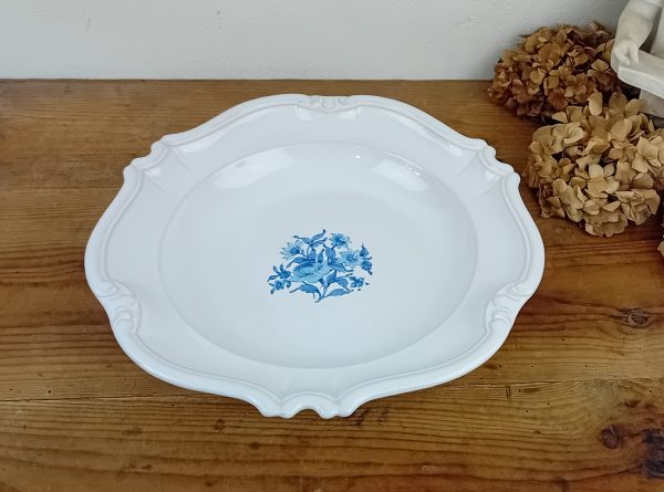 Grand plat en faïence de Moustiers n°11286