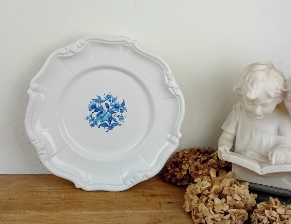 Grand plat en faïence de Moustiers n°11285