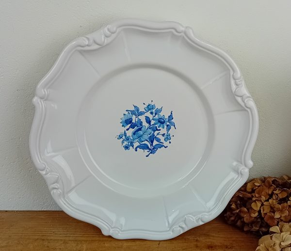 Grand plat en faïence de Moustiers n°11285