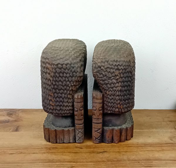 Grande paire de serre-livres en bois / Kanak / n°11449