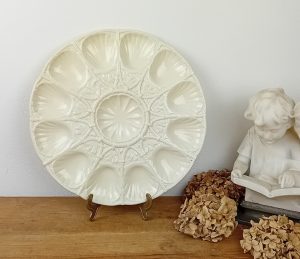 Ancien grand plat a huitres / Terre de fer / n°11452