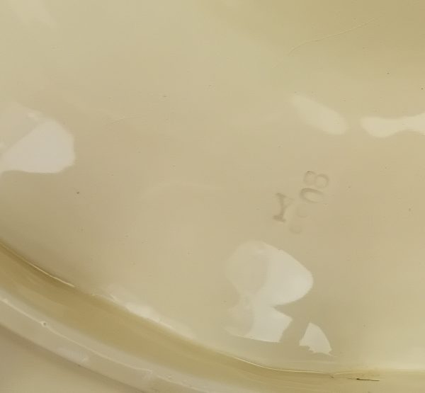 Ancien grand plat a huitres / Terre de fer / n°11452