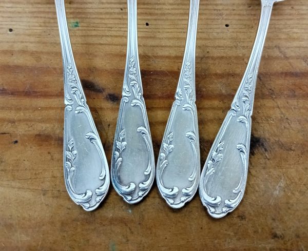 Lot de 4 petites cuillères en métal argenté n°11495
