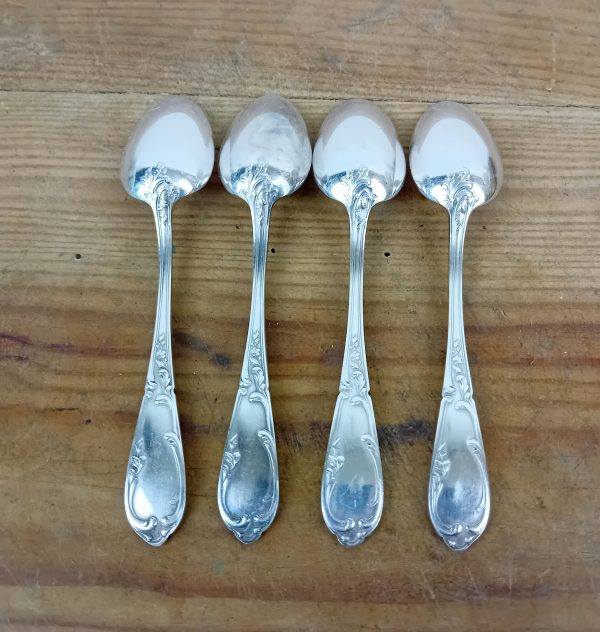Lot de 4 petites cuillères en métal argenté n°11495