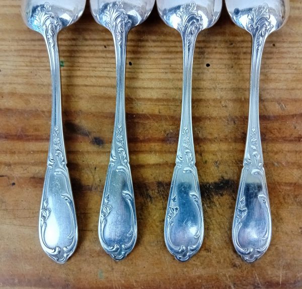 Lot de 4 petites cuillères en métal argenté n°11495