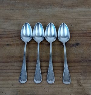 Lot de 4 cuillères a dessert en métal argenté n°11497