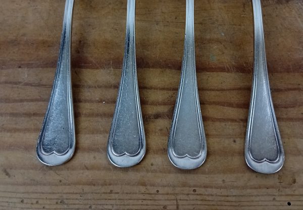 Lot de 4 cuillères a dessert en métal argenté n°11497