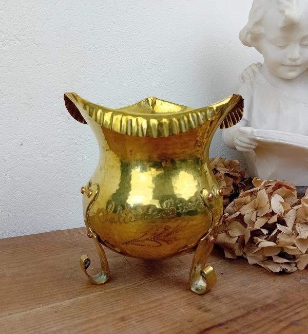 Ancien Pot / vase en laiton / Salies de Béarn n°11504