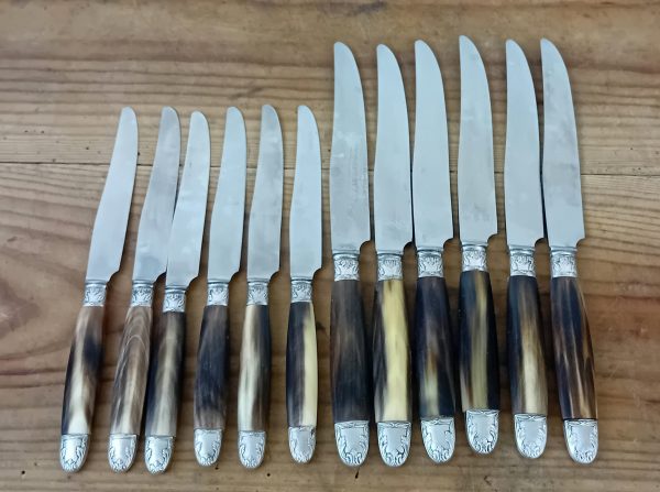 Lot de 12 couteaux anciens ( 6 + 6 ) n°11513