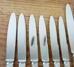 Lot de 12 couteaux en métal argenté n°11512