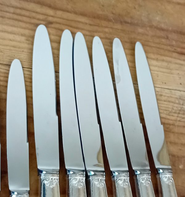 Lot de 12 couteaux en métal argenté n°11512