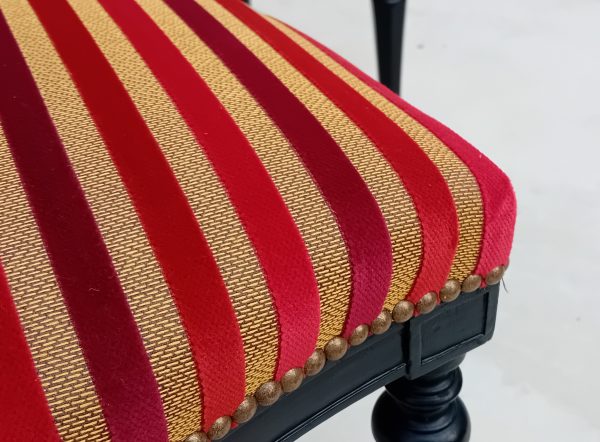 Lot de 5 anciennes chaises / Bois noirci / n°11568