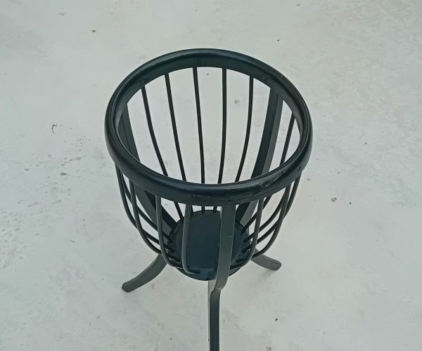 Ancienne couseuse / Bois noirci / n°11567