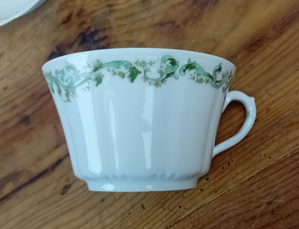 Ancienne tasse a thé en porcelaine n°11579