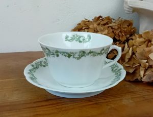Ancienne tasse a thé en porcelaine n°11580