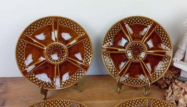 Lot de 6 assiettes a huitres en barbotine n°11581