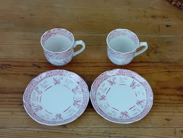 Lot de 2 anciennes tasses / Terre de fer / Gien / n°11615