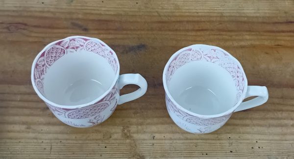Lot de 2 anciennes tasses / Terre de fer / Gien / n°11615