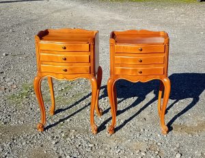 Paire de tables de nuit en merisier n°11638