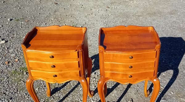 Paire de tables de nuit en merisier n°11638