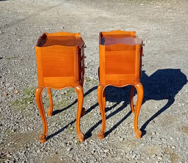 Paire de tables de nuit en merisier n°11638