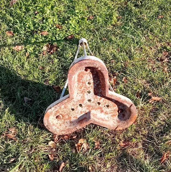 Ancien pied de parasol en fonte n°11648