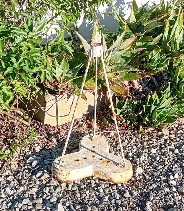 Ancien pied de parasol en fonte n°11648