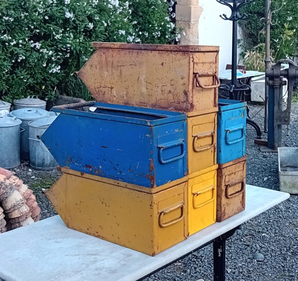 Lot de 7 anciens casiers de garage en métal n°11660