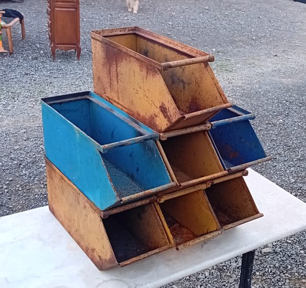 Lot de 7 anciens casiers de garage en métal n°11660