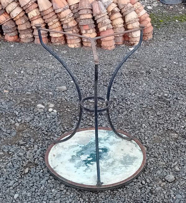 Ancien pied de table en fer forgé n°11662
