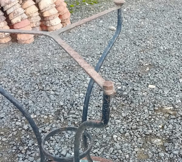 Ancien pied de table en fer forgé n°11662