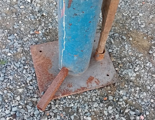 Ancien étau de forgeron sur pied n°11665