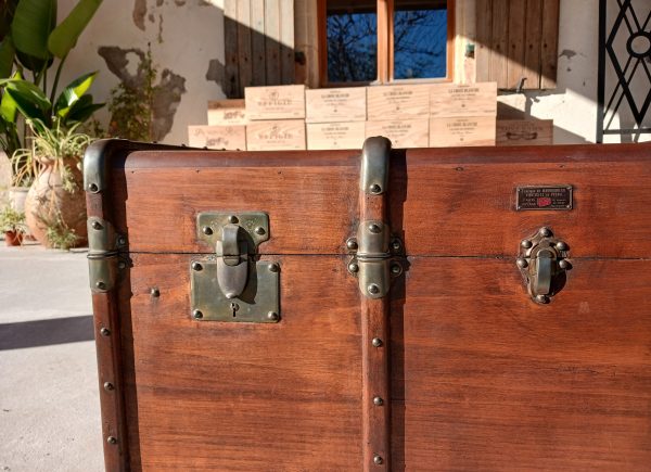 Ancienne grande malle de voyage n°11689 // Réservée a SV//