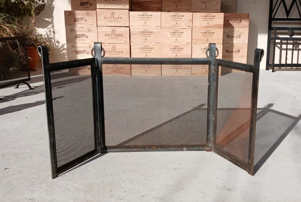 Ancien pare feu en fer forgé n°11699