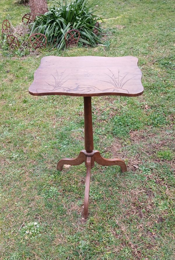 Ancien guéridon / table d'appoint en noyer n°11920