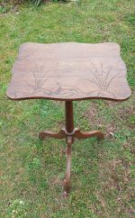 Ancien guéridon / table d'appoint en noyer n°11920