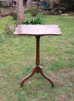 Ancien guéridon / table d'appoint en noyer n°11920