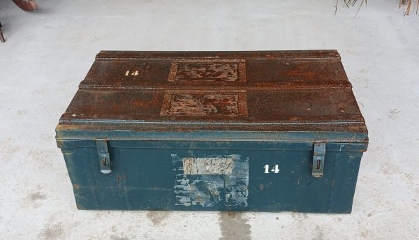 Caisse en en métal /cantine en fer / n°11959