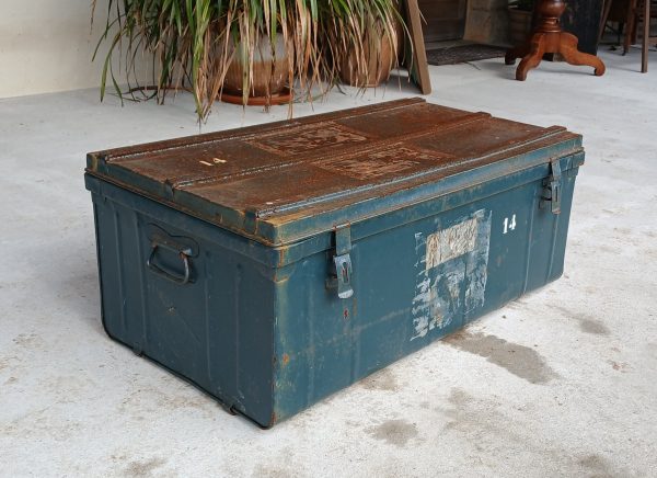 Caisse en en métal /cantine en fer / n°11959