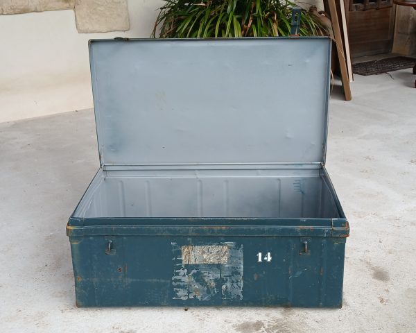 Caisse en en métal /cantine en fer / n°11959