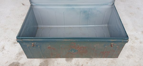 Caisse en en métal /cantine en fer / n°11960