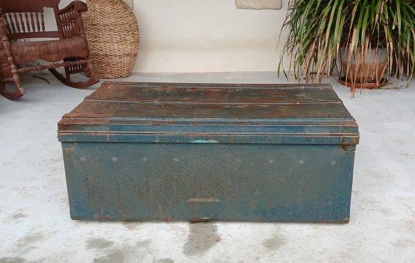 Caisse en en métal /cantine en fer / n°11960