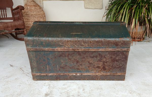 Caisse en en métal /cantine en fer / n°11960