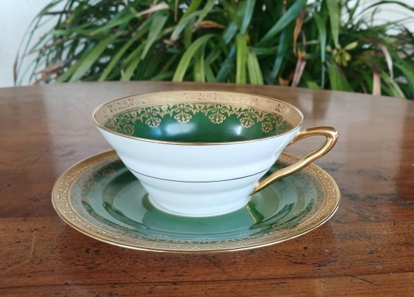 Tasse a petit déjeuner en porcelaine de Limoges n°11972