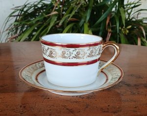 Tasse a petit déjeuner en porcelaine de Limoges n°11973