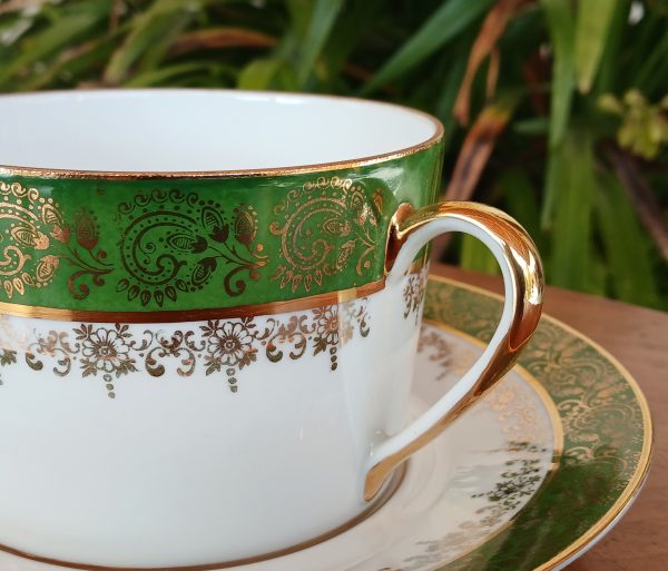 Tasse a petit déjeuner en porcelaine de Limoges n°11975