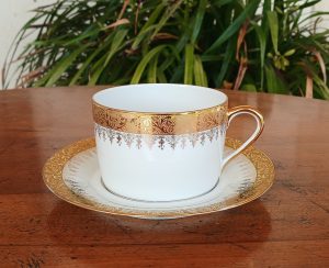 Tasse a petit déjeuner en porcelaine de Limoges n°11976