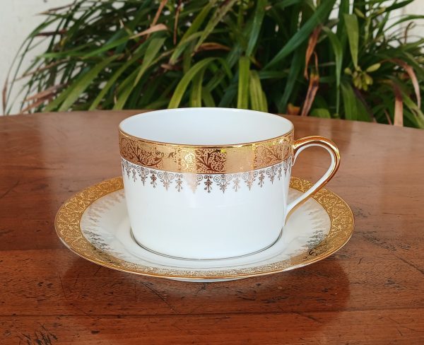 Tasse a petit déjeuner en porcelaine de Limoges n°11976
