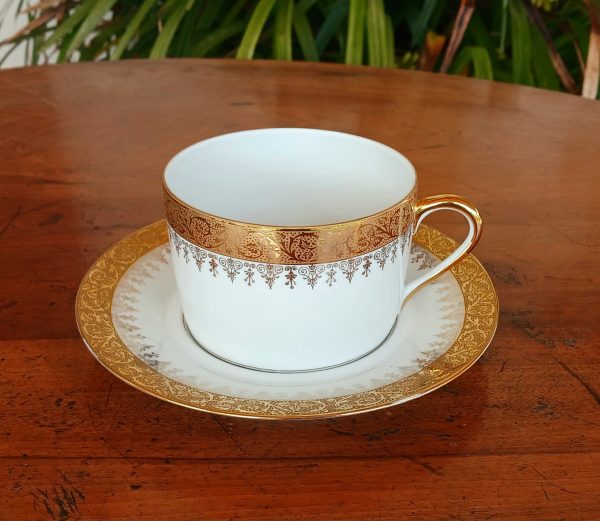 Tasse a petit déjeuner en porcelaine de Limoges n°11976